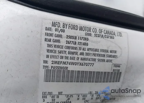 2000 Mercury Grand Marquis Gs z USA, uszkodzony, nr VIN 2MEFM74W0YX670777